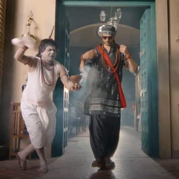 Kartik Aaryan fans run riot in theatres on his entry in the Bhool Bhulaiyaa 2 teaser