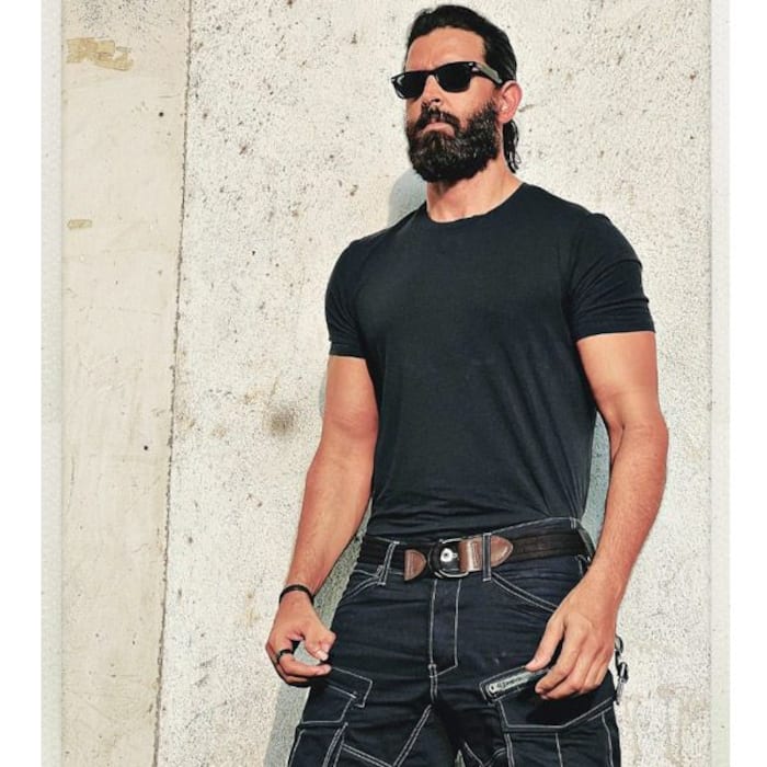 Hrithik Roshan redefines sex appeal in black