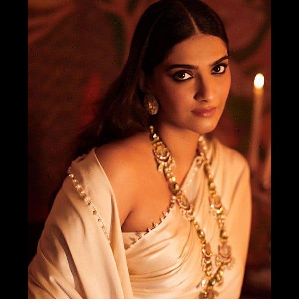 Sonam Kapoor channels her inner queen as she flaunts her baby bump in new  photoshoot; Esha Gupta's reaction is all of us – View Pics