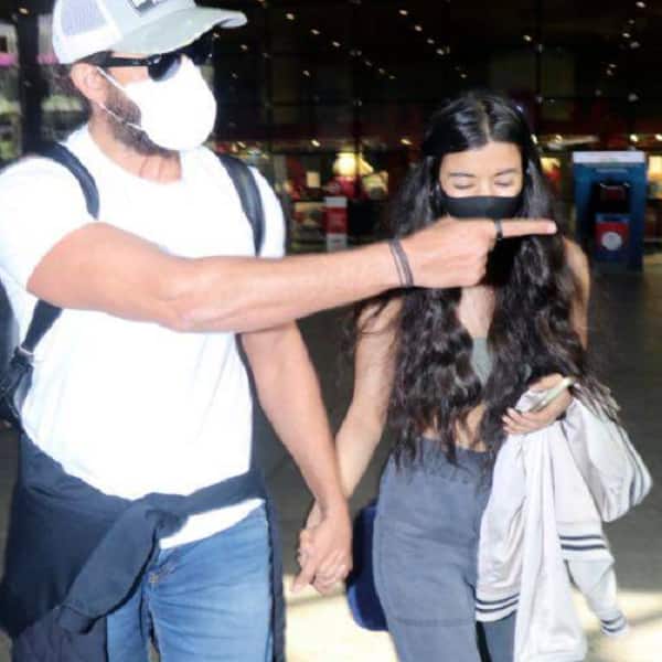 Hrithik and Saba walk hand in hand at the airport for the first time