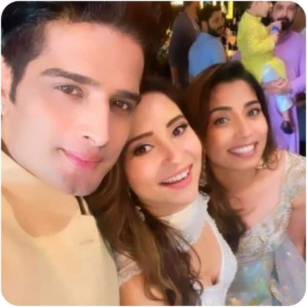 Vinny Arora posed with her friends