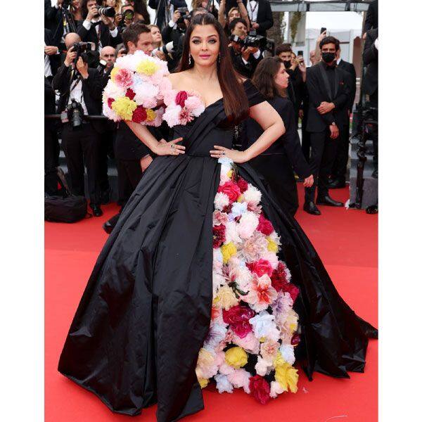 Aishwarya Rai Bachchan aged shamed and called a plastic beauty at Cannes 2022 by the netizens