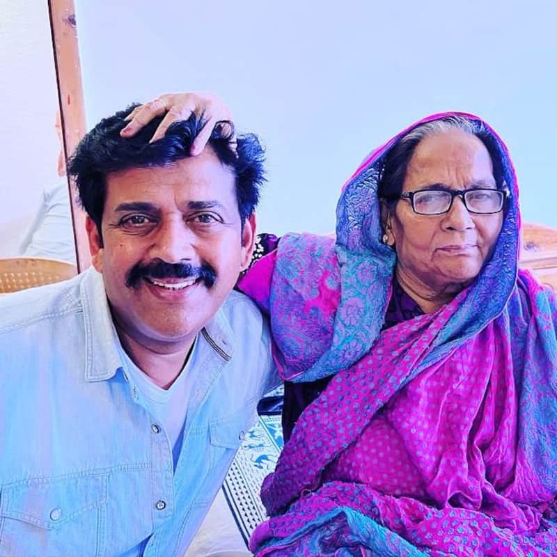 Ravi Kishan की मां ने दी कैंसर को मात, सोशल मीडिया पर अभिनेता ने मां के फोटो शेयर करते हुए डॉक्टर्स को कहा धन्यवाद