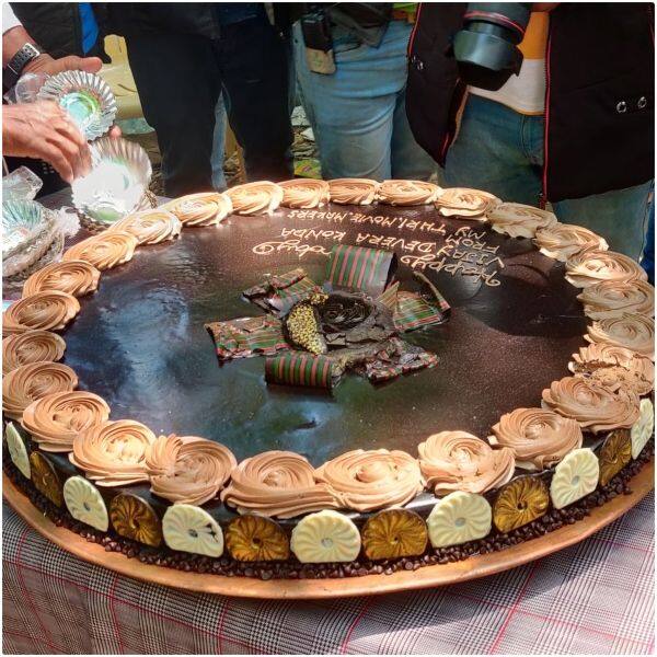 विजय देवरकोंडा के लिए मंगवाया गया था बड़ा सा केक