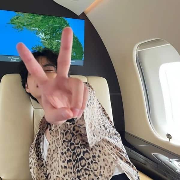 BTS V aka Kim Taehyung jets off to Paris