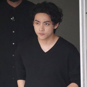 BTS: Kim Taehyung’s latest pics leave ARMY swooning; ‘So hot,’ say fans [View Reactions]