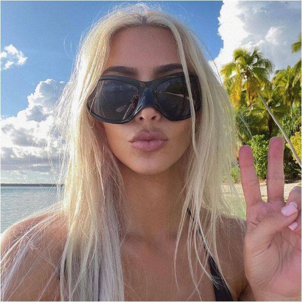 Kim Kardashian beach selfie