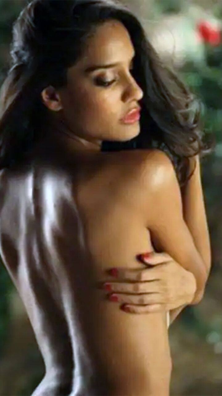 Kareena Kapoor Khan, Poonam Pandey, Neha Dhupia and more Bollywood  actresses who went topless in their films