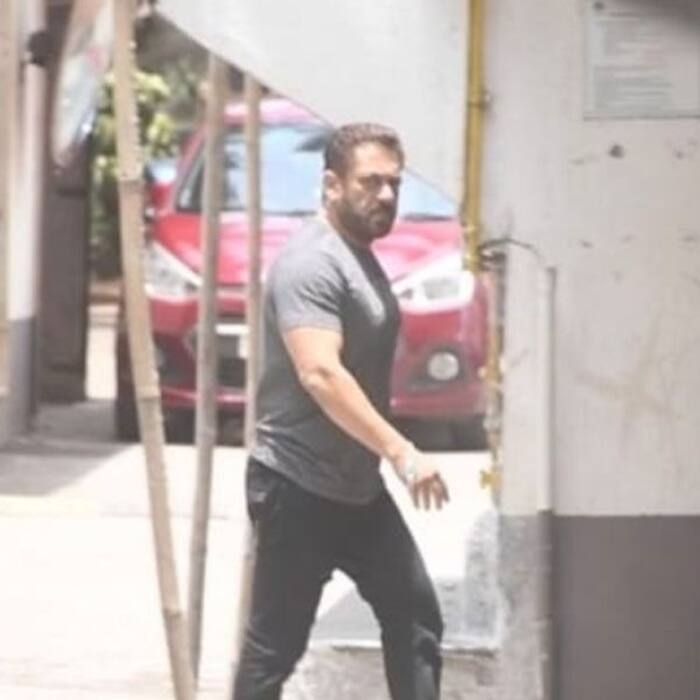 Salman Khan snapped outside Galaxy apartment