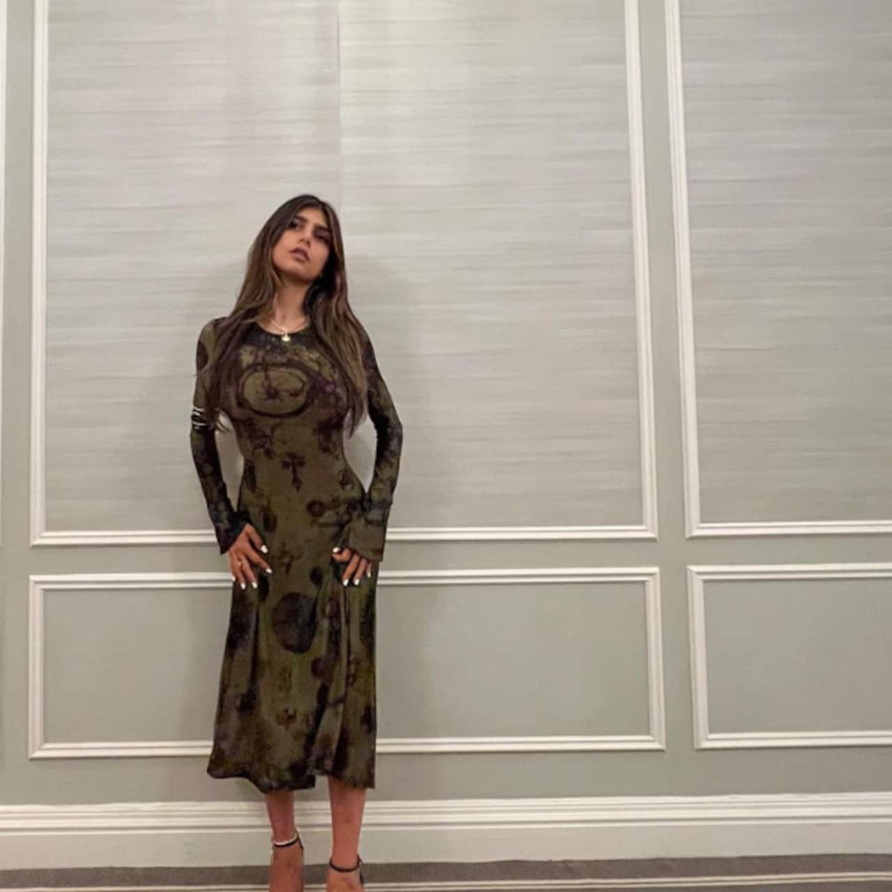 वन पीस ड्रेस में दिखी मिया खलीफा (Mia Khalifa)