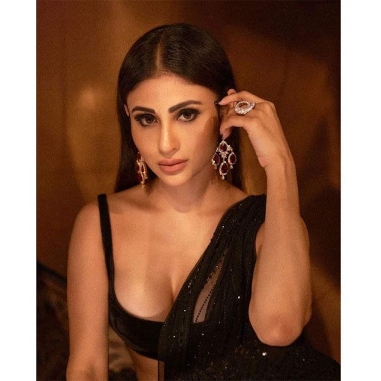 Mouni Roy looks bewitching in a black lehenga for Dance India Dance L'il  Masters' Grand Finale [View Pics]