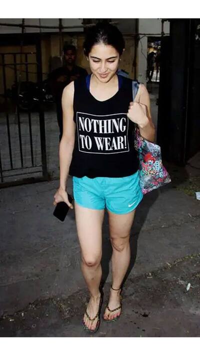 Sara Ali Khan in sports bra and shorts rigorously works out at gym. We are  inspired - India Today