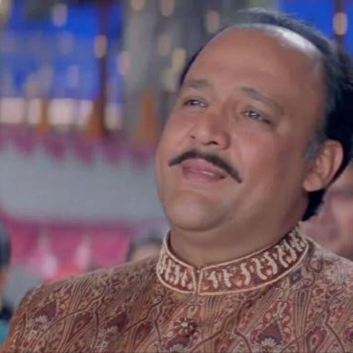 'बाबूजी’ के नाम से है फेमस है आलोक