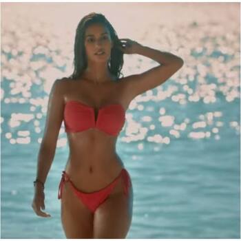 Sarabo árabe Adivinar Consistente Shraddha Kapoor's bikini picture gets LEAKED from sets of Luv Ranjan film  with Ranbir Kapoor; here's a look at more actresses who sizzled on the big  screen in bikinis