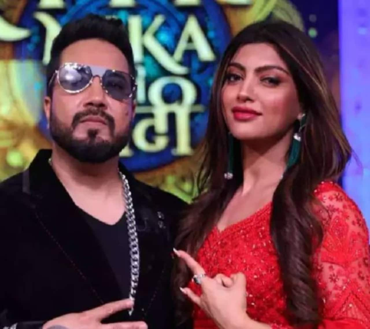 Mika Di Vohti Akanksha Puri Wins Mika Singh S Heart And The Show Actress Reacts [exclusive]