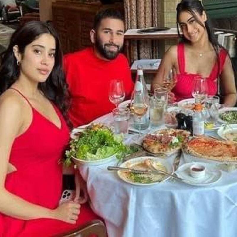 Nysa Devgn steals the thunder from Janhvi Kapoor as they dine together with friends