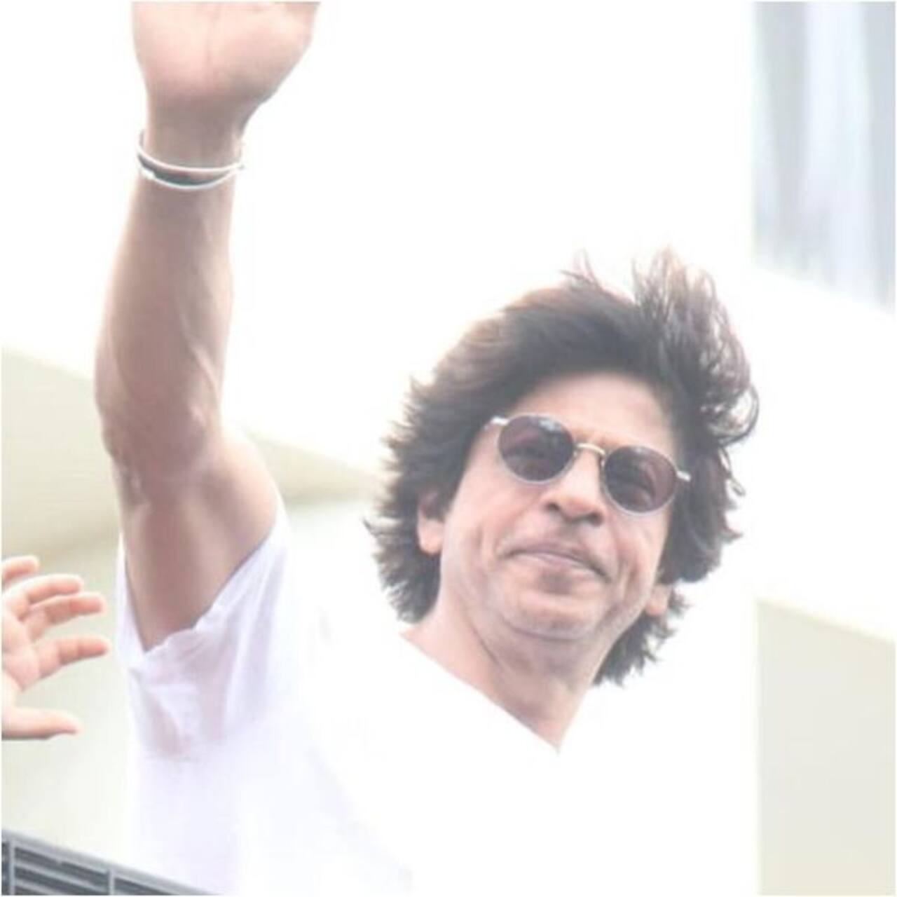 Pathaan Star Shah Rukh Khan Gives The Perfect Eidi To His Fans As He 