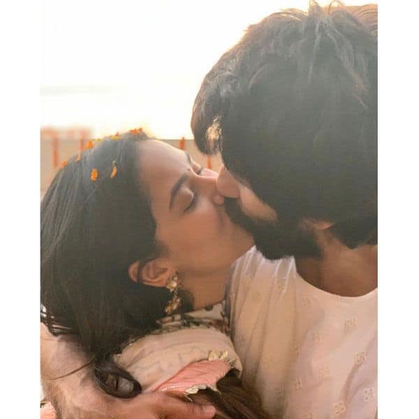 Shahid Kapoor-Mira Rajput's loved-up kiss