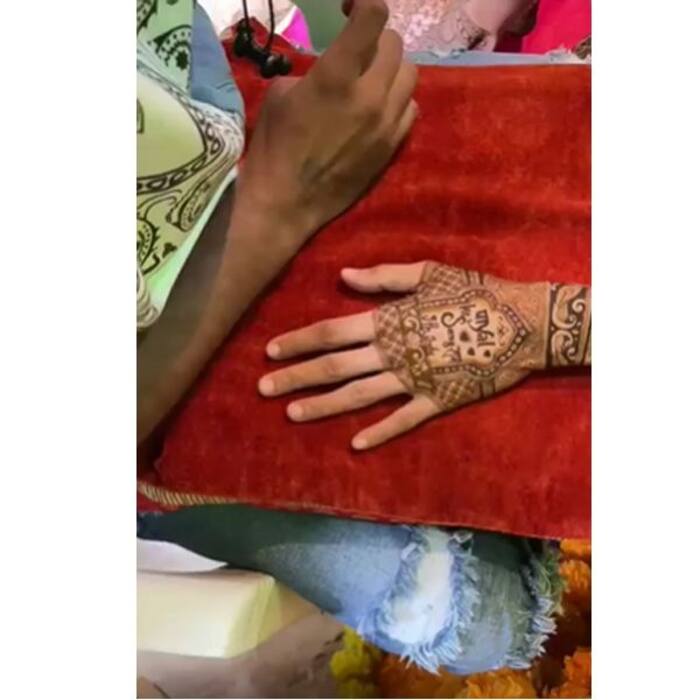 पायल रोहतगी (Payal Rohatgi) ने अपनी मेहंदी में लिखवाया संग्राम सिंह (Sangram Singh) का नाम