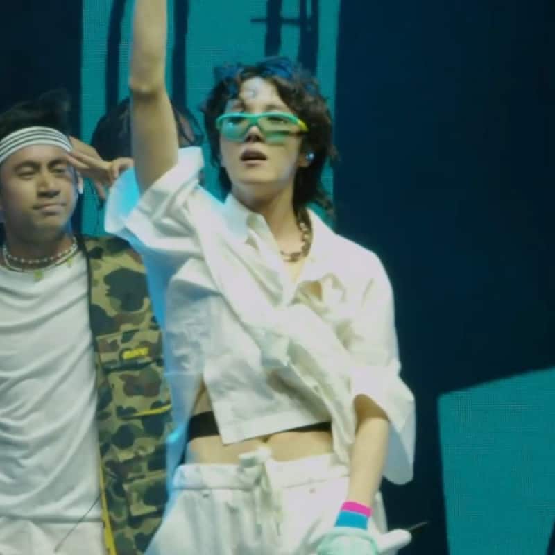 BTS: Jimin, Becky G and others cheer for J-Hope as he performs at Lollapalooza in Chicago; ARMY is going insane over his electrifying energy and swag [VIEW TWEETS]