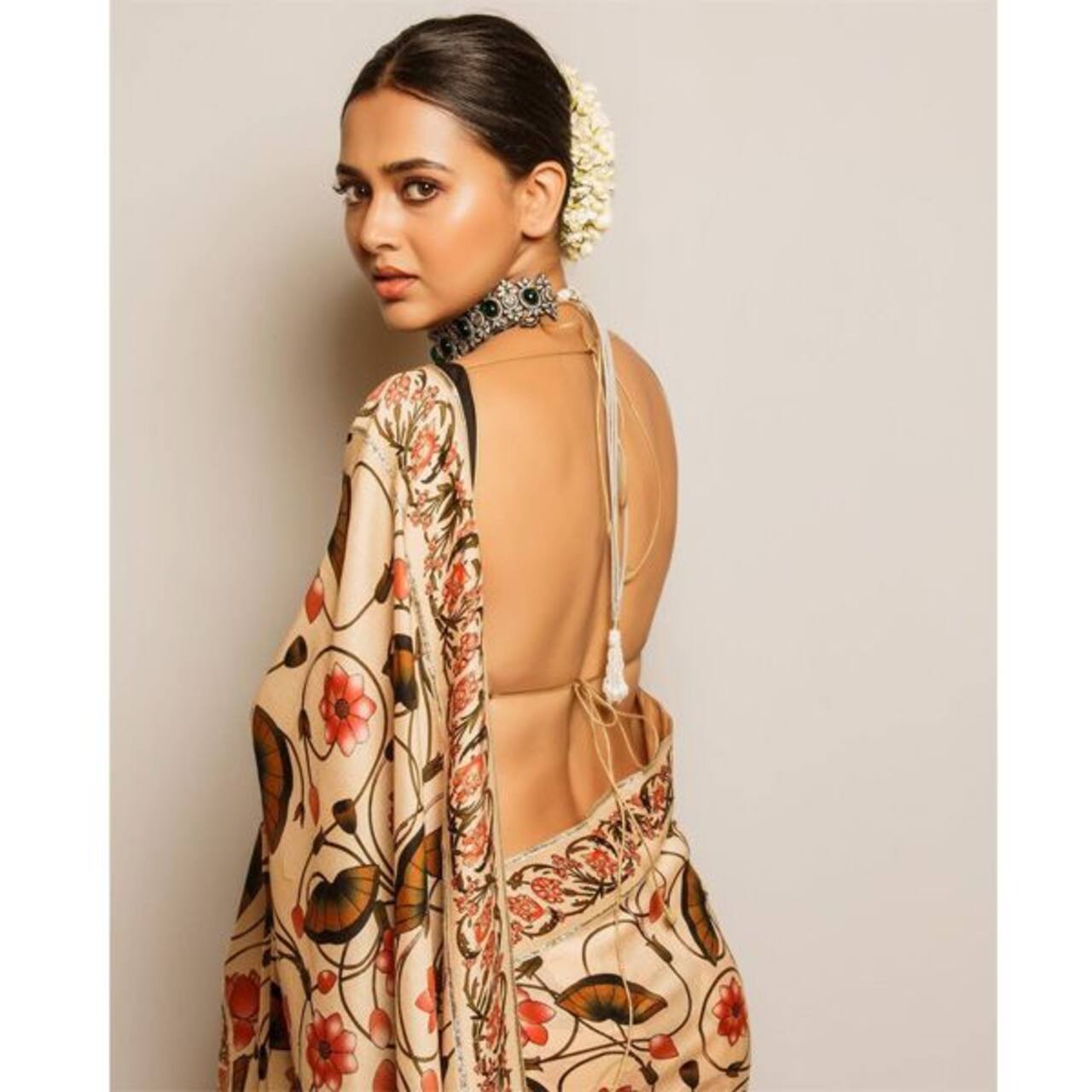 Naagin 6 star Tejasswi Prakash raises the oomph factor in a stunting  backless blouse and saree; fans say, 'Yeh ladki fire hai' [View Pics]