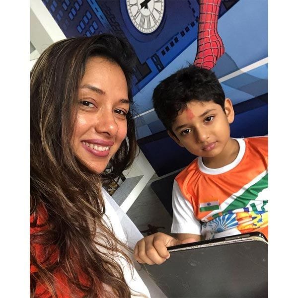 Rupali clicks a selfie with Rudransh 