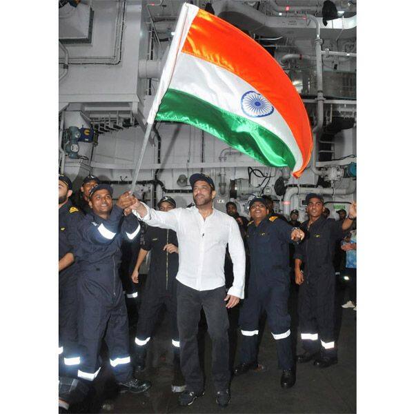 Salman Khan waves Indian flag