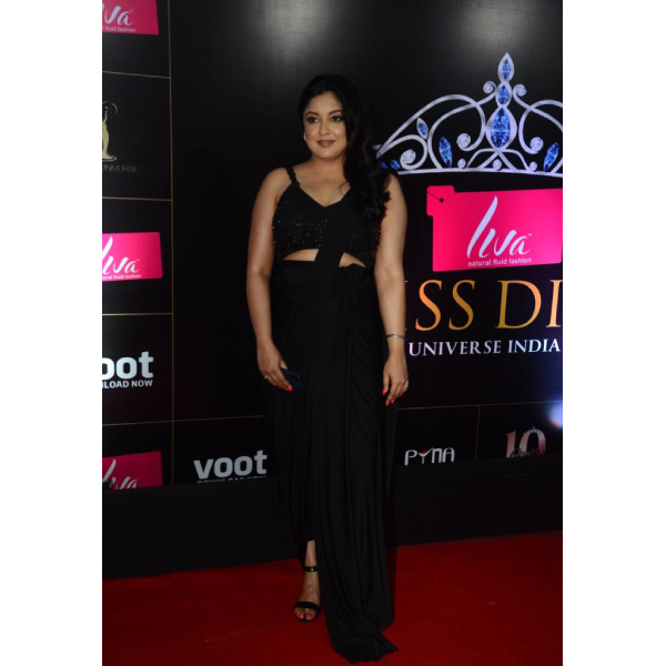 Tanushree Dutta dazzled in black satin saree