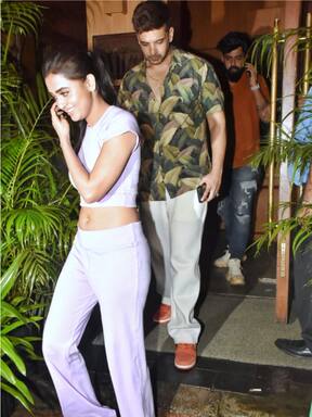 हाथों में हाथ डाले नजर आए तेजस्वी प्रकाश -करण कुंद्रा