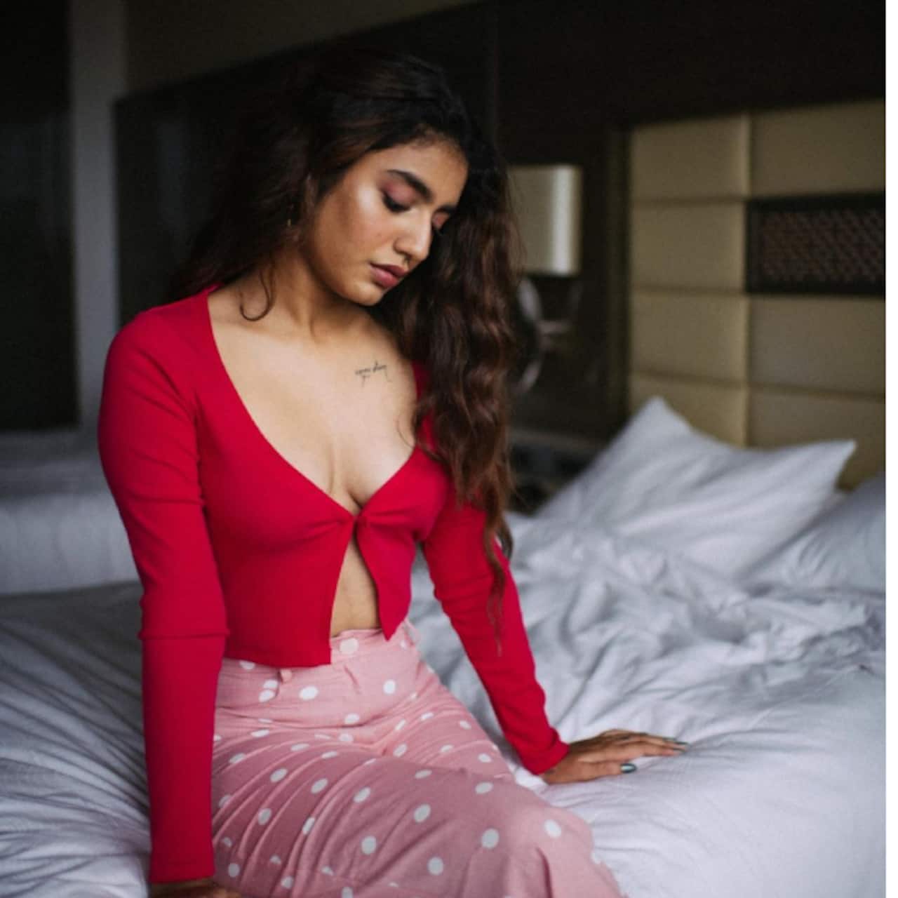 प्रिया प्रकाश वारियर (Priya Prakash Varrier)  की बेडरूम फोटोज