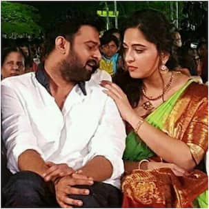 Prabhas के दुख में शामिल अनुष्का शेट्टी, Krishnam Raju के साथ शेयर की अनसीन फोटो