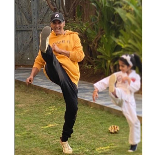 Akshay Kumar and his daughter in the lawn
