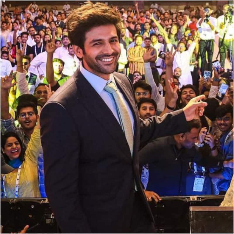 Shehzada star Kartik Aaryan flies in economy class, interacts with co-passengers; netizens call him 'Most humble star in Bollywood' [Watch Video]
