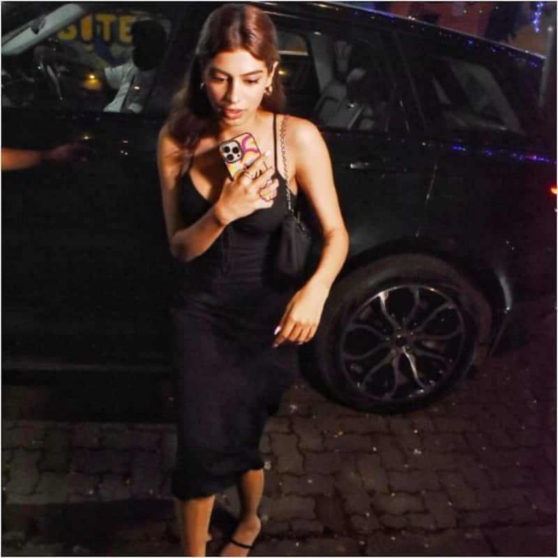 Khushi Kapoor looks lost as a male friend helps her get to the car post partying; netizens declare her 'drunk' [WATCH VIDEO]