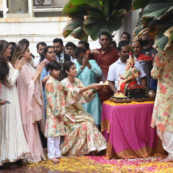 Shilpa Shetty Ganpati Visarjan Photos Wins Heart As Actress Celebrates ...