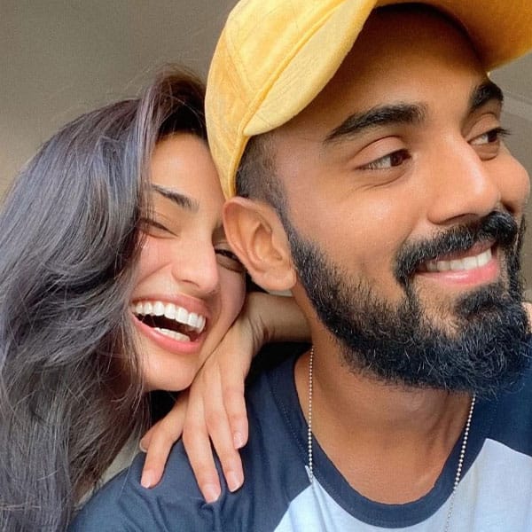KL Rahul and Athiya Shetty paint the town red with their PDA pictures