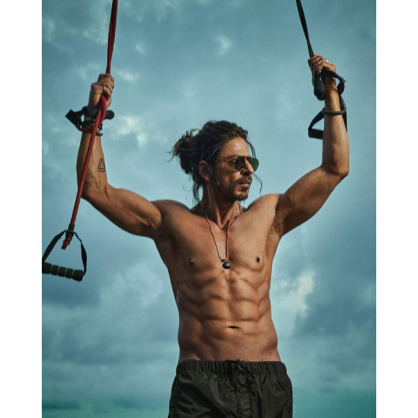 Pathaan: 7 Shirtless pictures of Shah Rukh Khan that prove he is the 