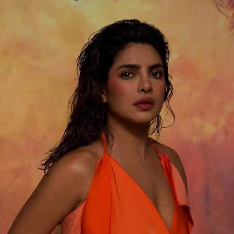 Priyanka Chopra burst into tears after being offered vamp's role in Akshay Kumar's Aitraaz; here's why she picked it up