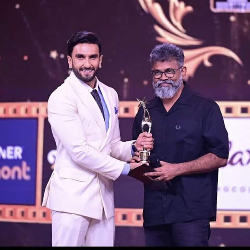 SIIMA Awards 2022 mishap: Ranveer Singh gets accidentally hit in the face after fans overcrowd the venue
