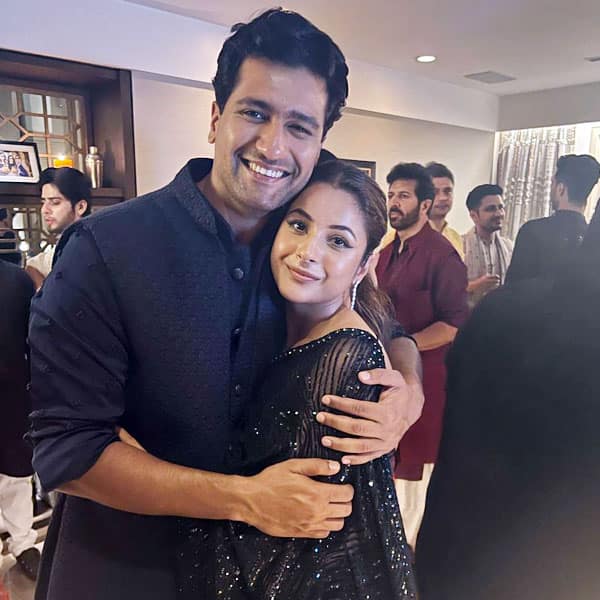 Shehnaaz Gill and Vicky Kaushal hug and pose together at Diwali 2022 ...