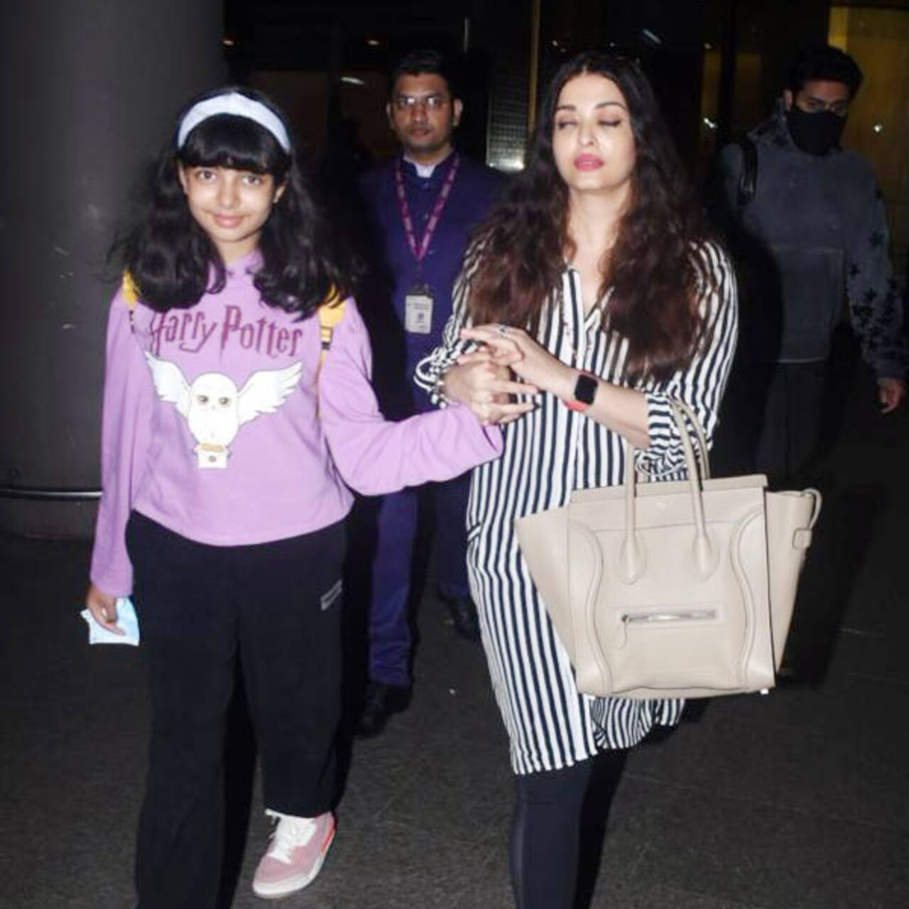 Aishwarya Rai Bachchan continues to hold Aaradhya’s hands despite ...