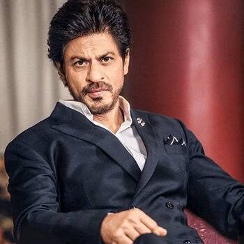 Shah Rukh Khan's new pic proves age is just a number. Fans say most  handsome man - India Today