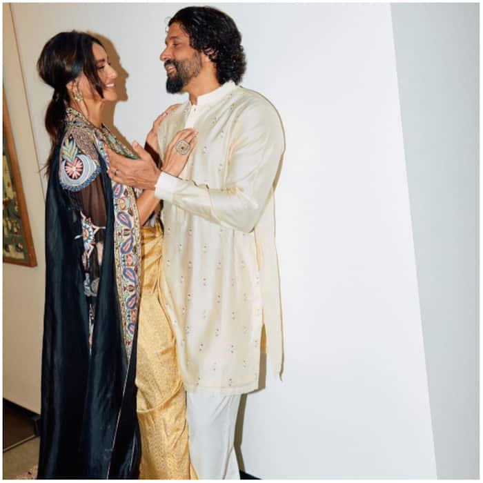 दिवाली पार्टी के बीच शिबानी दांडेकर ने चुराए रोमांटिक पल