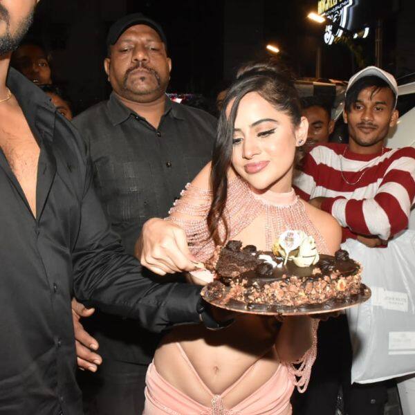 Urfi Javed cuts the cake