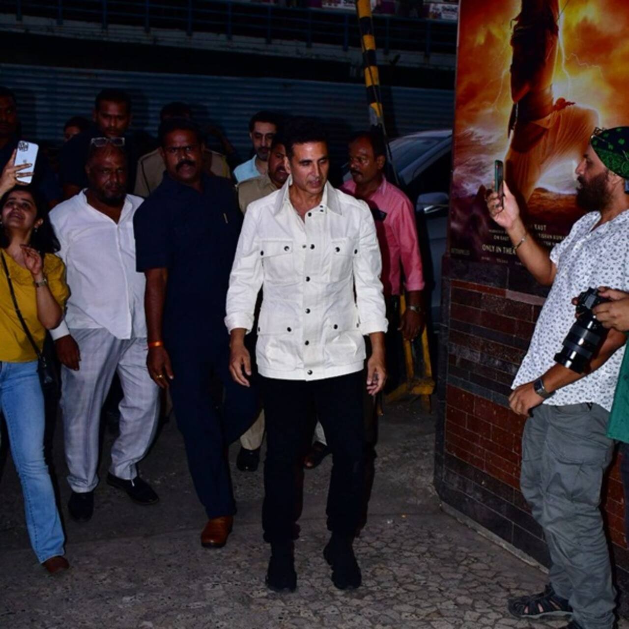 Ram Setu Akshay Kumar Pays Visit To Mumbais Gaiety Galaxy For Promotions Gets Mobbed By Fans