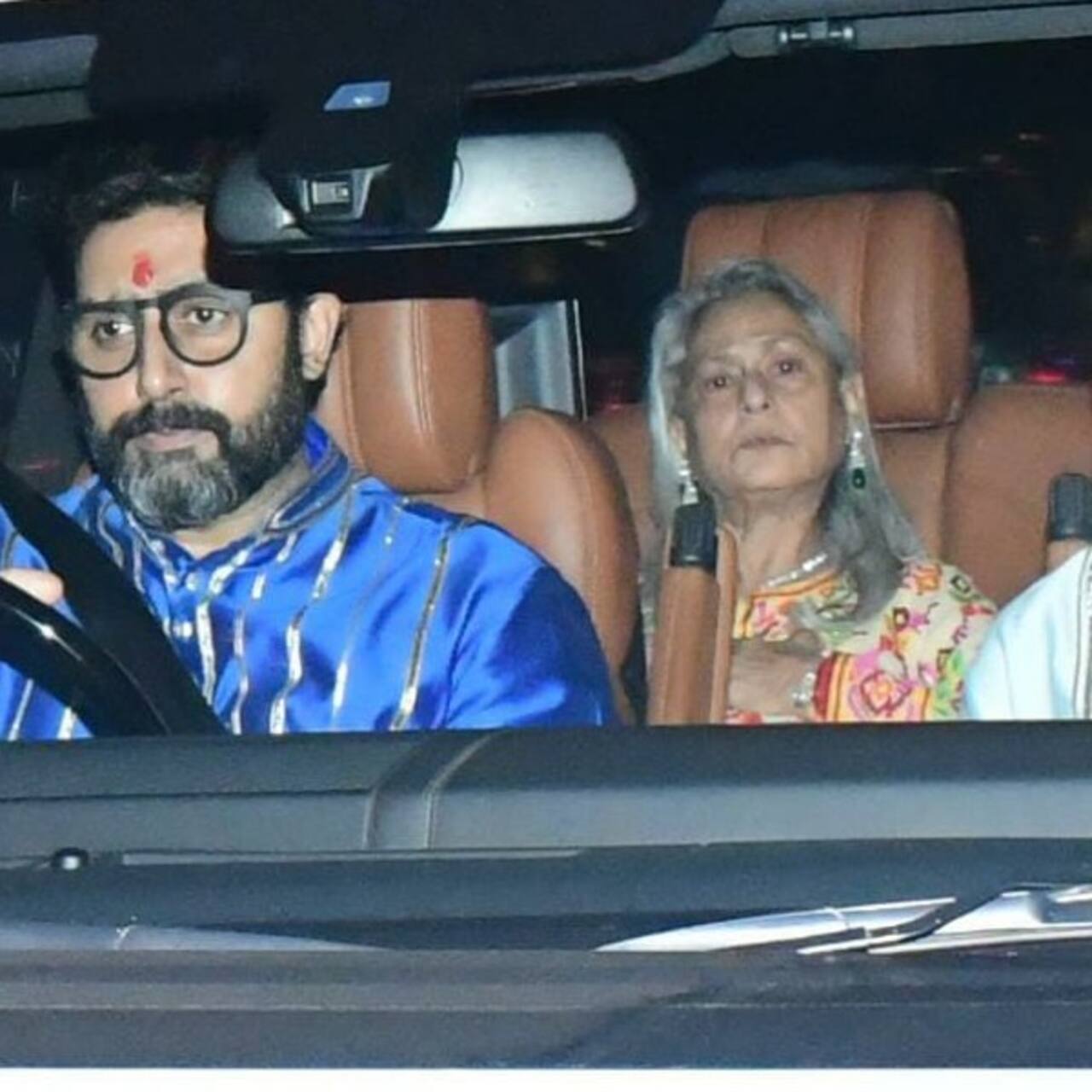 परिवार के साथ नजर आईं जया बच्चन (Jaya Bachchan)