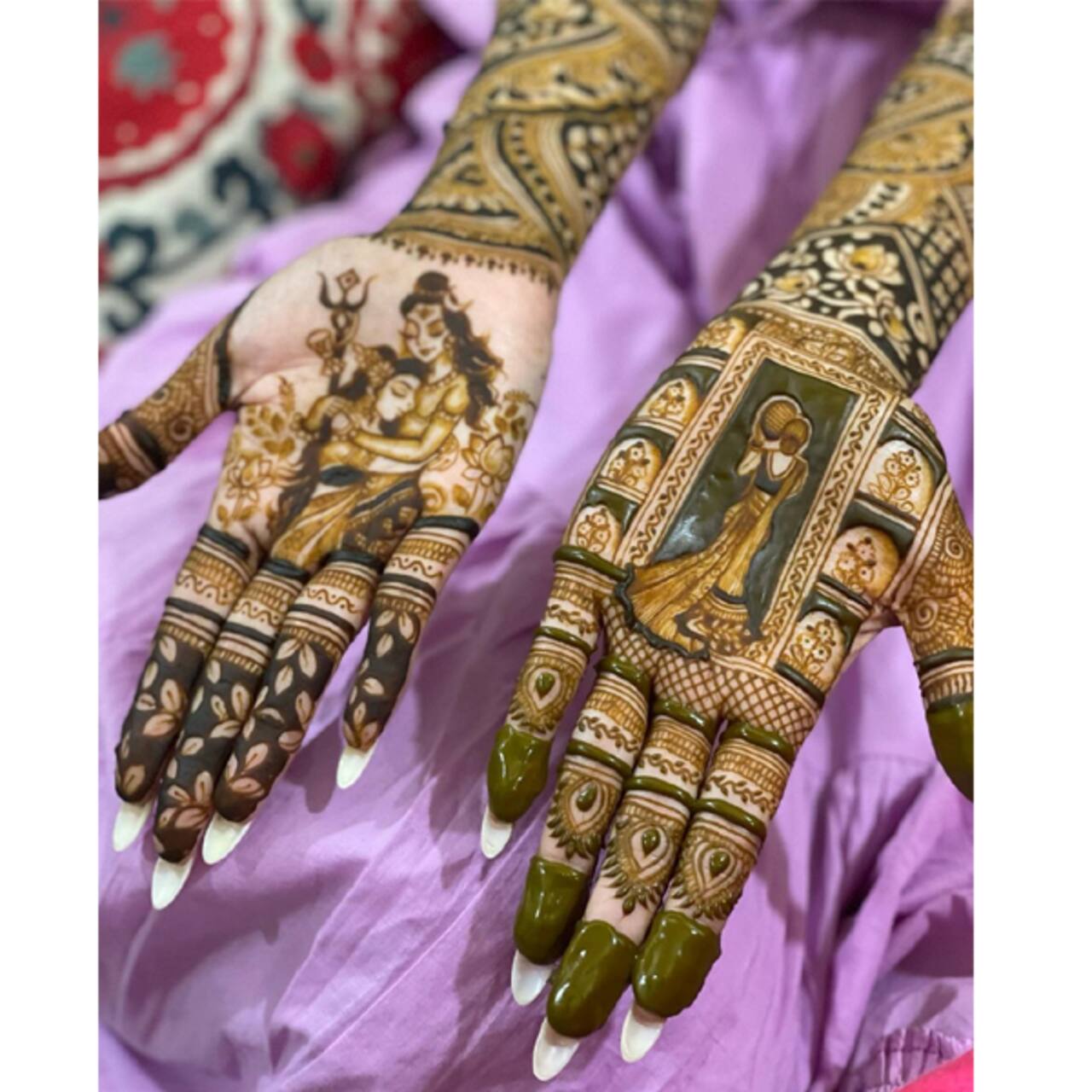 मौनी रॉय (Mouni Roy) के हाथ पर दिखी शिव पार्वती की शानदार छवि