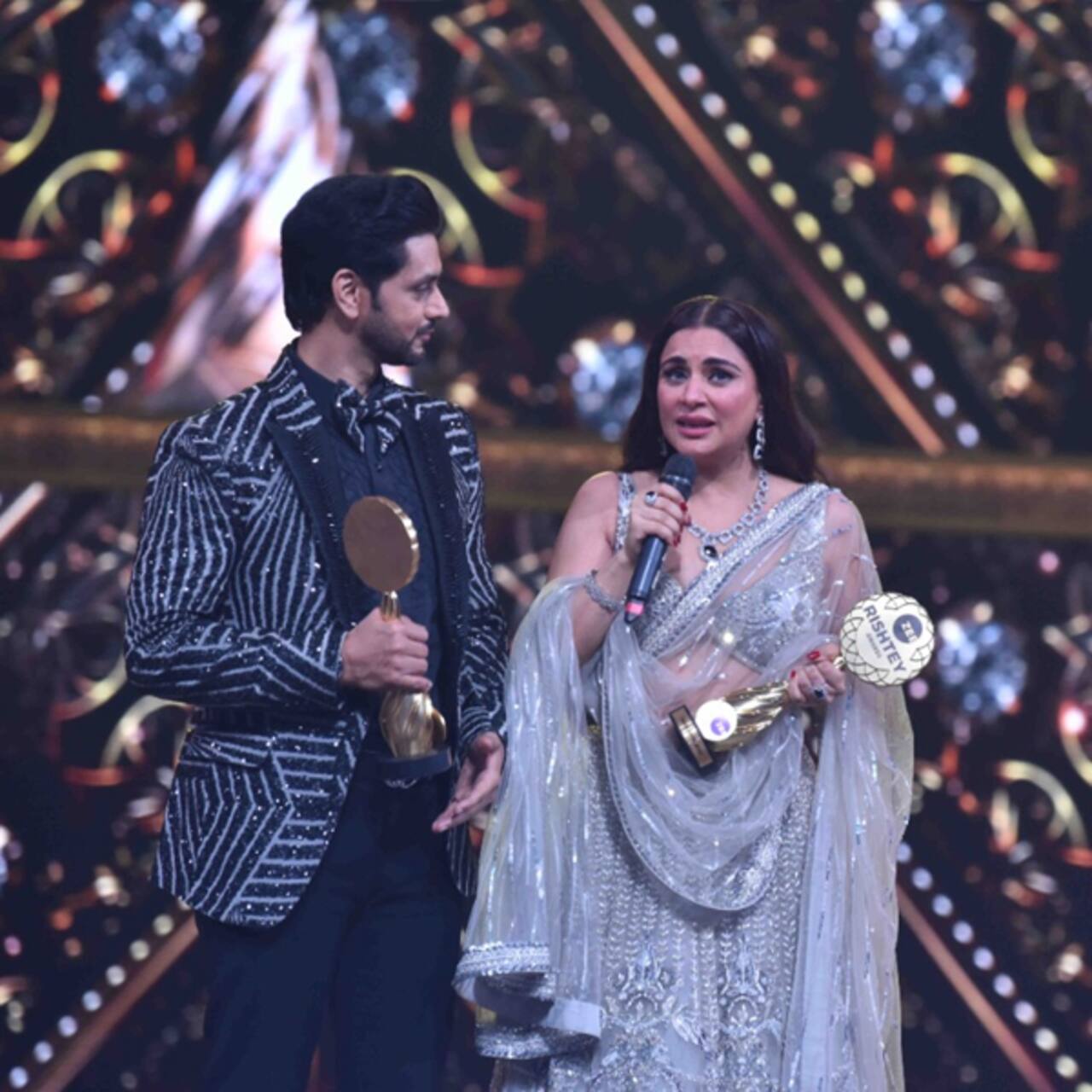श्रद्धा आर्या (Shraddha Arya) को संभालते दिखे शक्ति अरोड़ा (Shakti Arora)