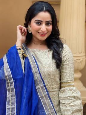 'गुम है किसी के प्यार में' की पाखी ने सूट पहन शेयर की अपनी तस्वीरें