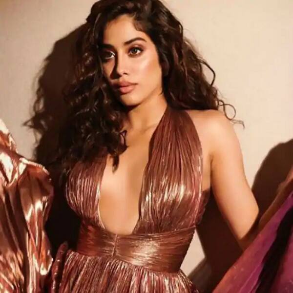 Janhvi Kapoor's acting gets hidden due to her boldness.